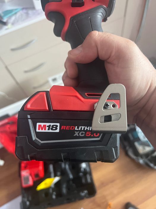 Milwaukee M18 Безчетков  Винтоверт, Дрелка