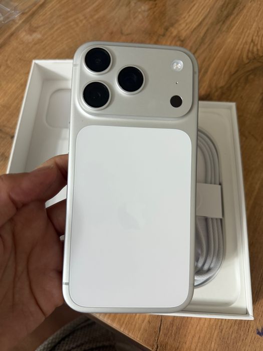 iPhone 17 pro , телефон