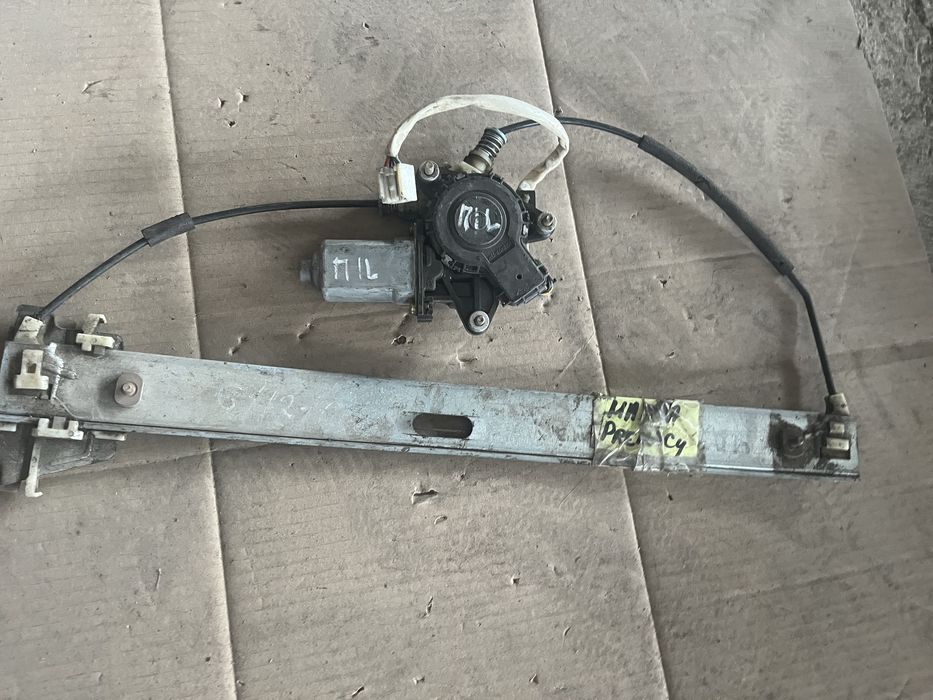 Стеклоподьемник Мазда Премаси.