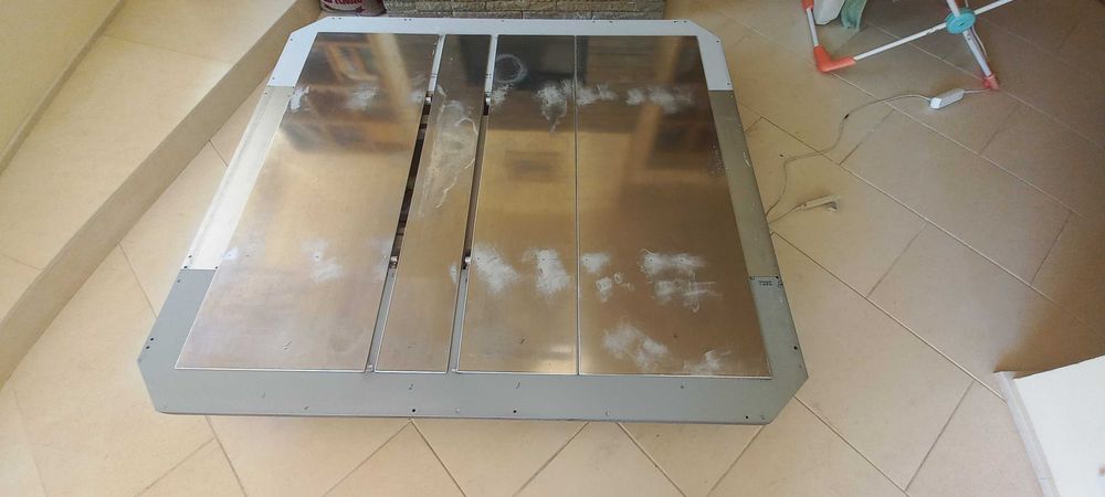 Легло от инокс с повдигащ и позициониращ механизъм