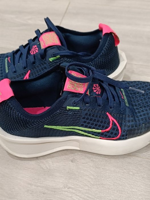 Маратонки  Nike 37,5