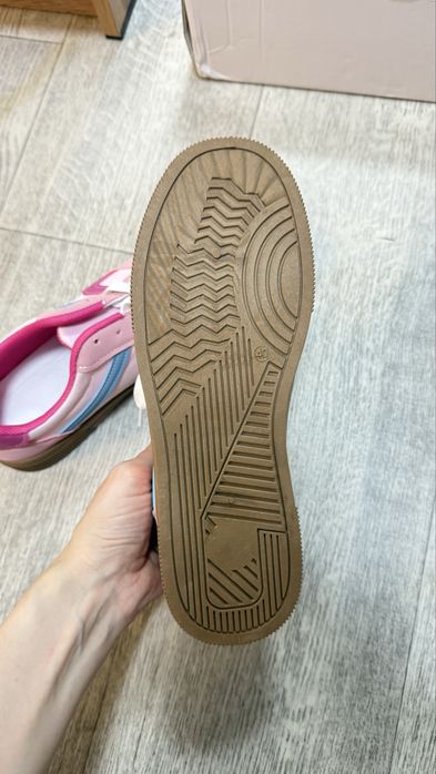 Продам кеды женские