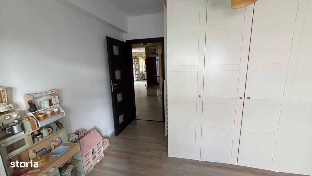 Apartament 3 camere cu 3 balcoane loc de parcare bloc nou Compozitoril