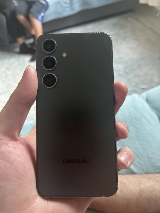 продам  интересует Samsung s24 торг есть
