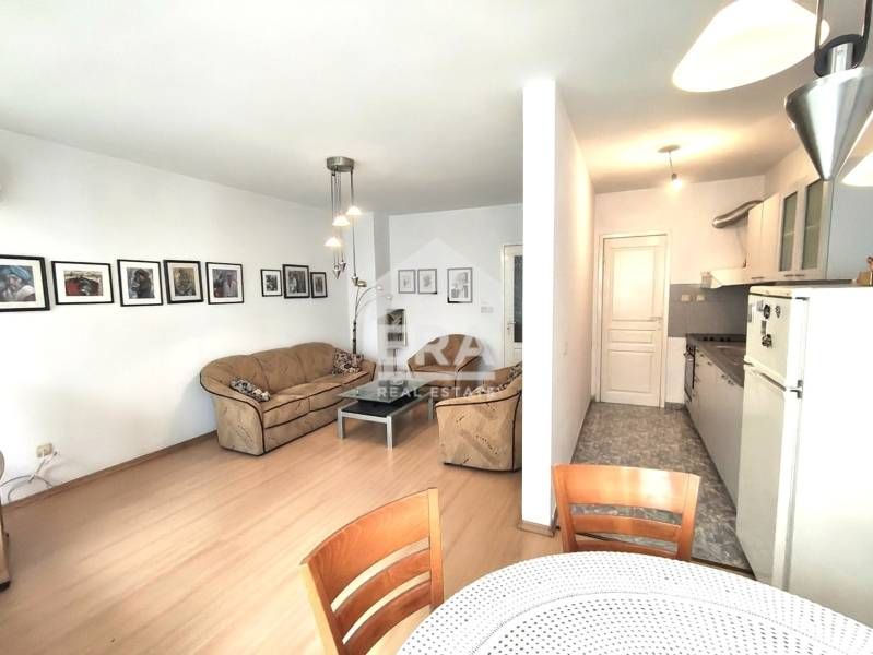 Двустаен апартамент с гараж под наем до м-с "Европейски съюз", х-л "Хе