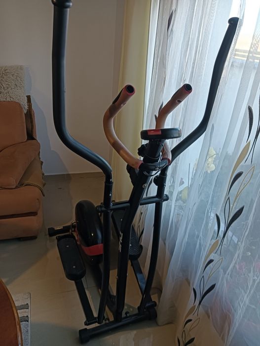 Vând bicicleta eliptica