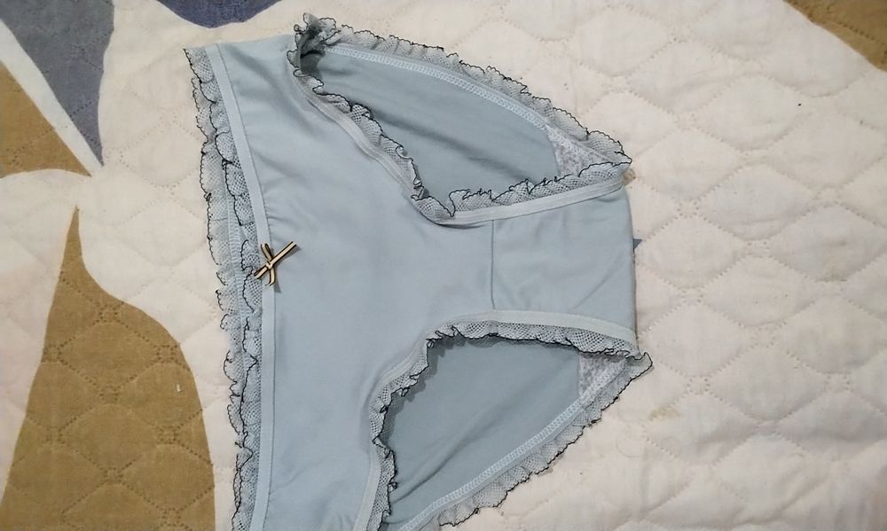 Продаю трусики для девочек красивые  новые