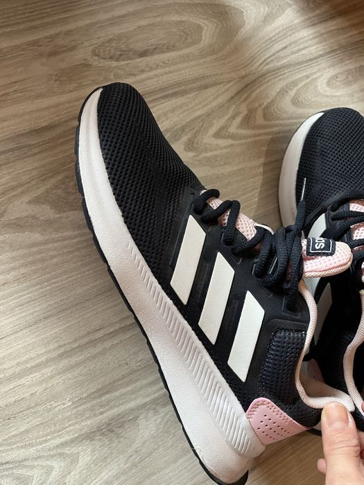 Два чифта маратонки