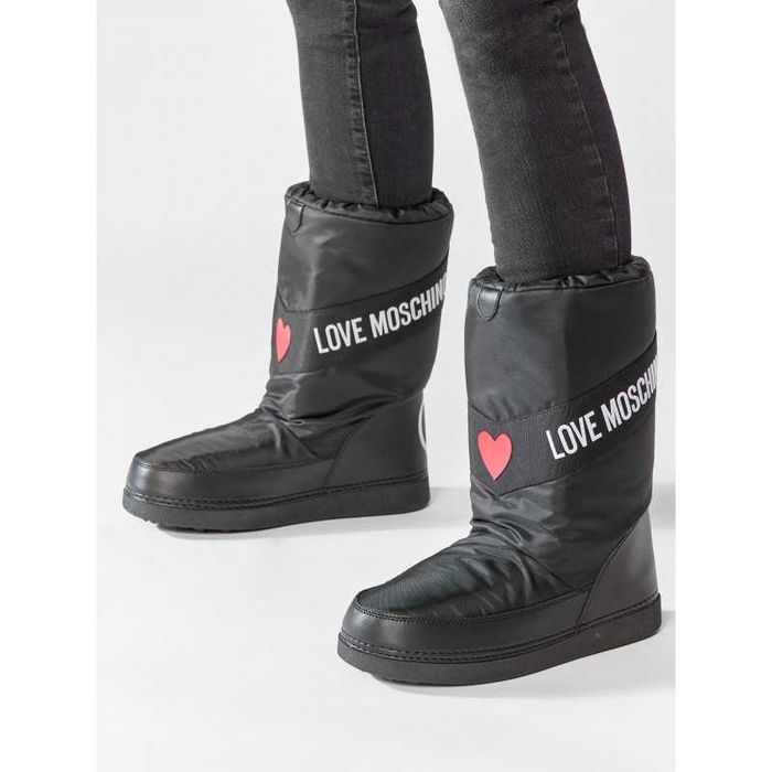 LOVE MOSCHINO № 37/38 & 39/40 – Дамски апрески с лого "PEACE & LOVE"