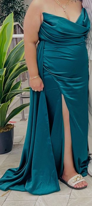 Зелена рокля  отзад със цип