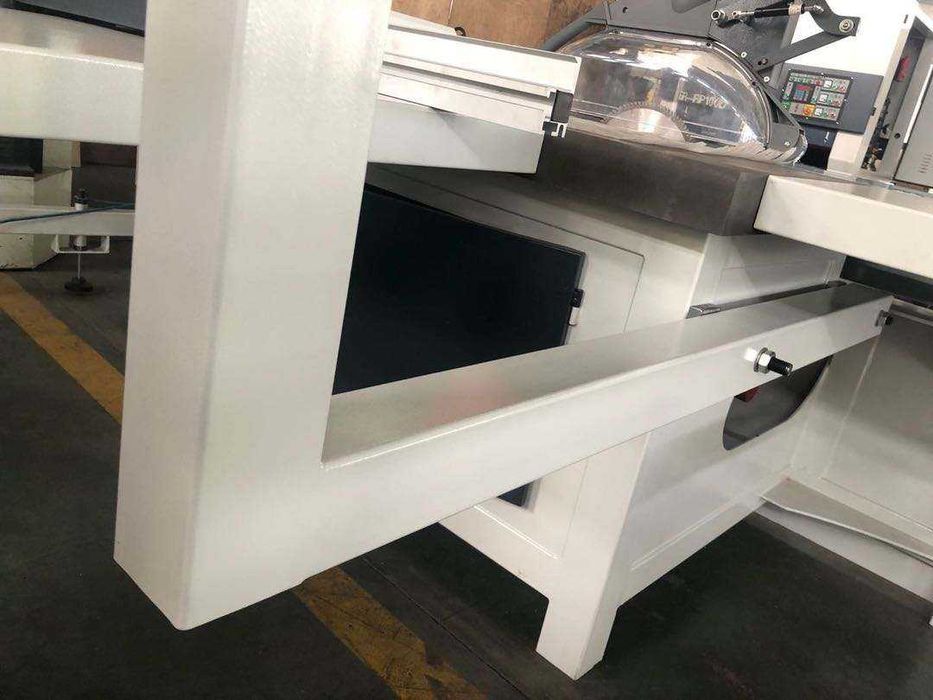 Форматно разкройващ циркуляр TB 3200 E