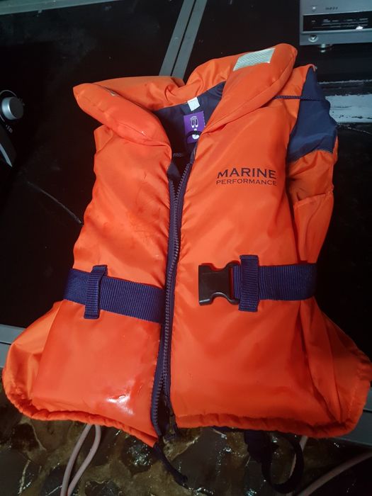 Vand vesta salvare pentru copil