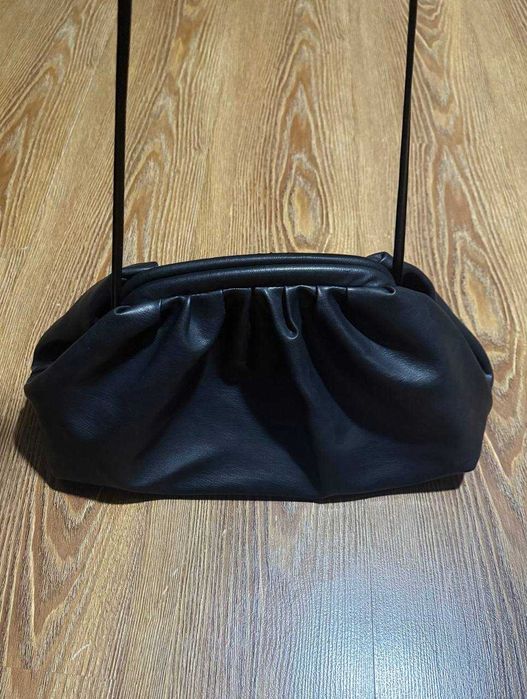 Сумка клатч пельмень кожанная