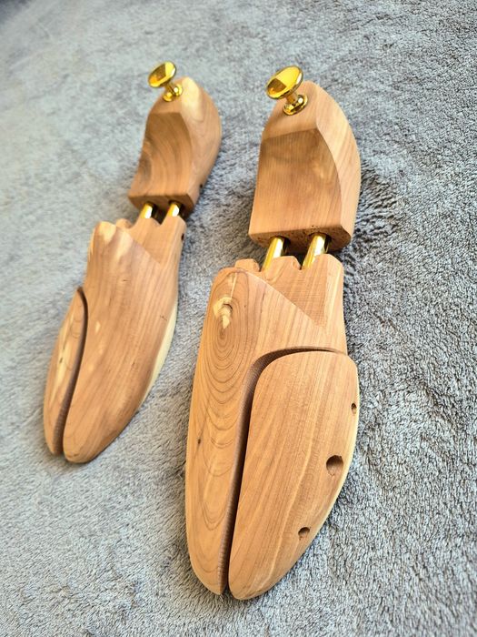 Antere / Șponere calapoade pantofi din lemn de cedru (Shoe Trees)
