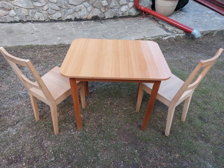 Masă cu doua scaune