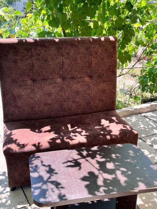 Продается несколько кресел и столик