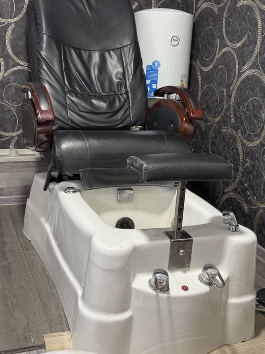 Продам педикюрное кресло