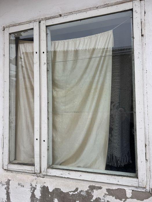 Окна со стеклами и двери