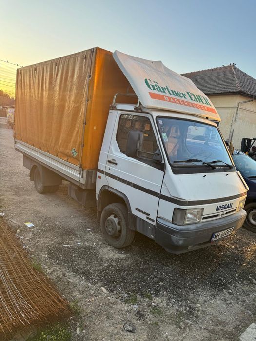 Vând Nissan Trade