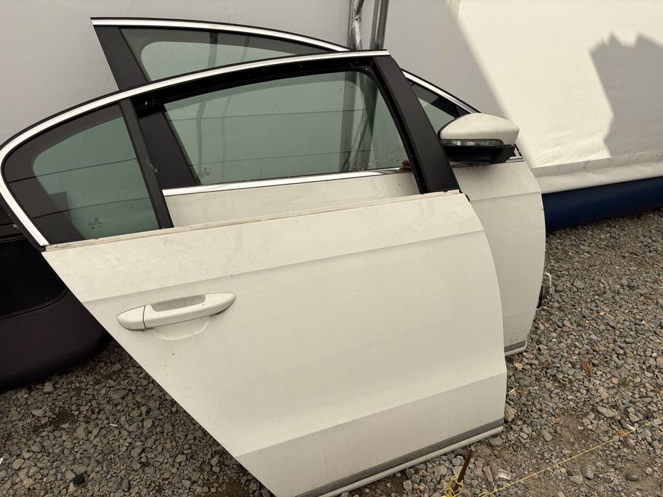 Продавам врати за VW Passat B7 седан