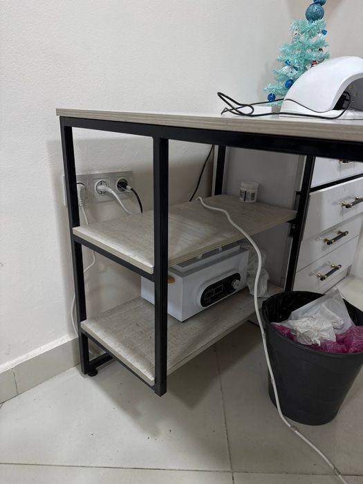 Маникюрный стол со встроеной вытяжкой