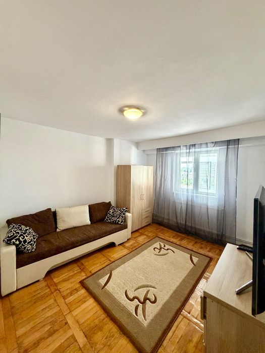 Închiriez garsoniera centru