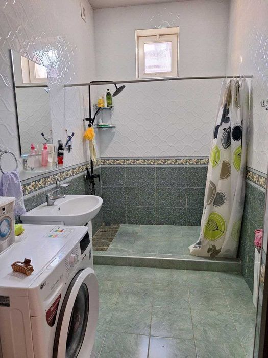 Hovli sotiladi arzoncha narxda