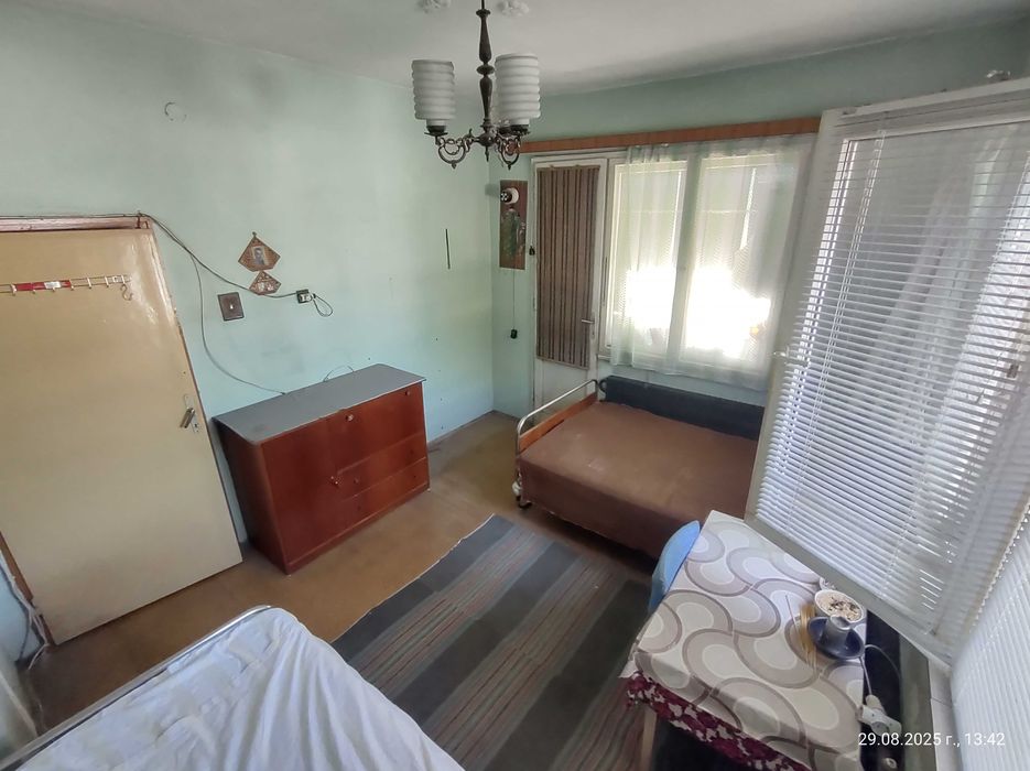 Продавам етаж от къща в Първомай