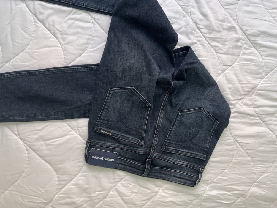 Продам новые джинсы Calvin Klein
