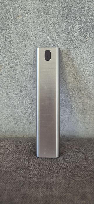 Telecomandă Samsung argintie, model BN5901327B