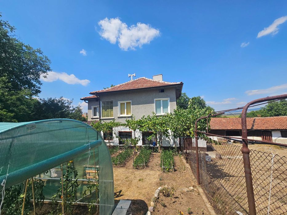Продава се Къща в Радомир - 70 кв.м за 3143 €/кв.м - Снимка #2