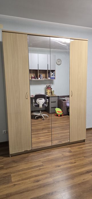 Отдам бесплатно шкаф.