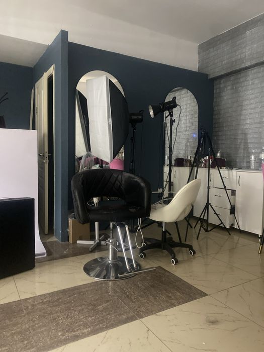 Продам кушетку и кресло парикмахерское