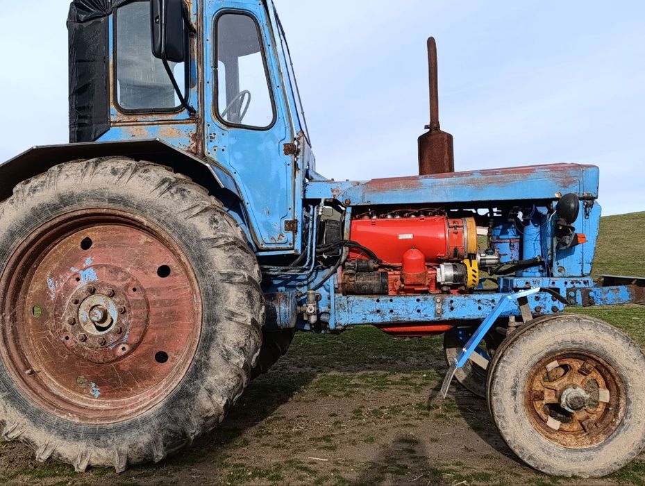 Traktor.  T 28 radnoy karobka , mator ochilmagan . Traktorga javob