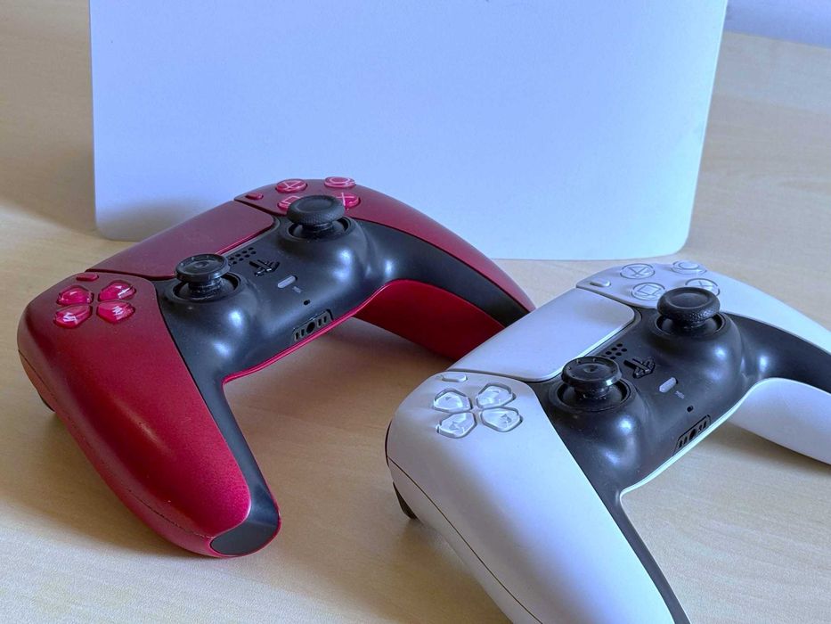 Бартер! Playstation 5 Slim Digital Edition 825GB White (Бял) + 2 Контролера.