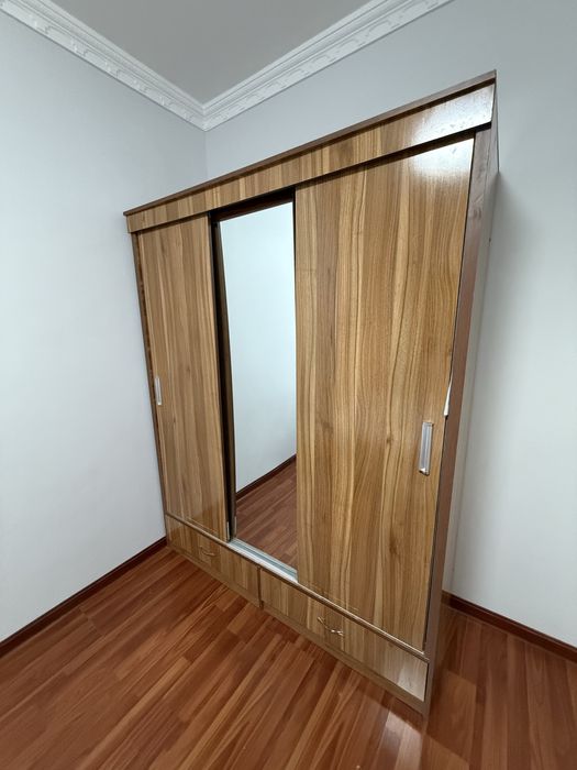 Трехдверный Шкаф-купе с зеркалом