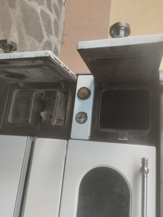 Продавам сръбска печка 20 киловата с водна риза и помпа !