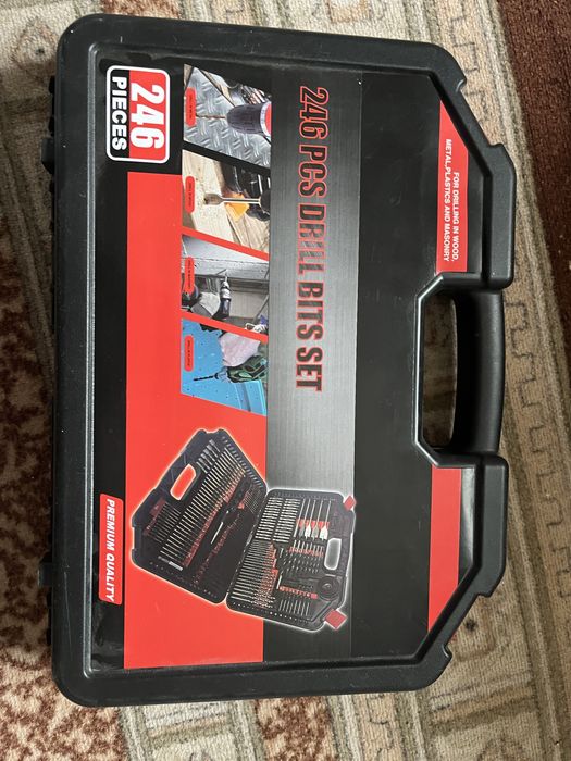 Чисто нов куфар със свредла