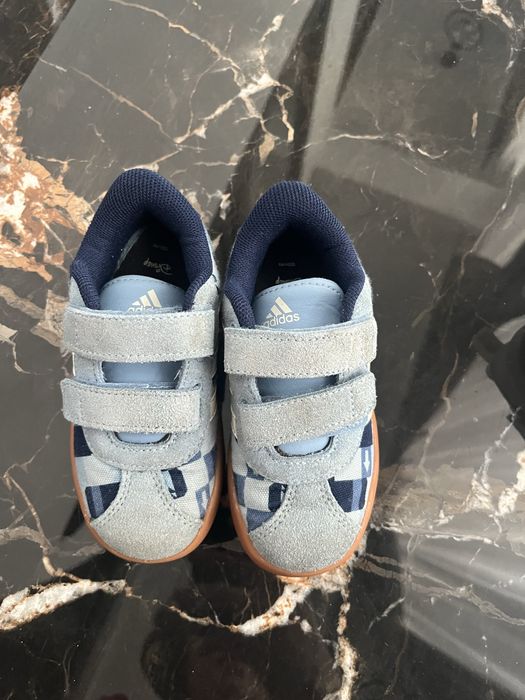 Adidasi Adidas Disney cu Mickey si prietenii marimea 24-80lei