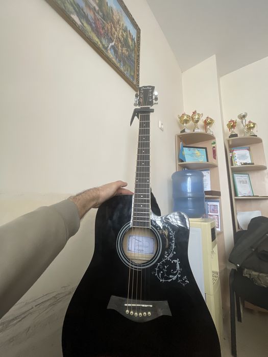 Электроаккустическая гитара