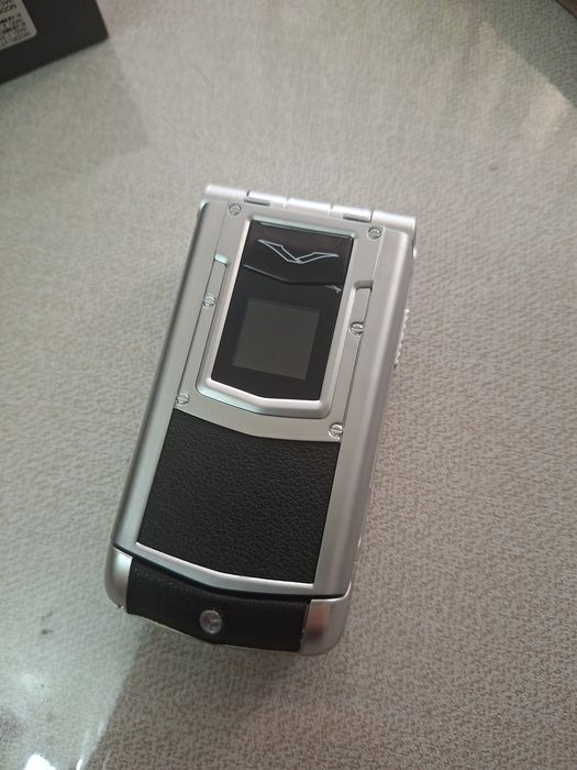 Yengi Vertu yaxta 77