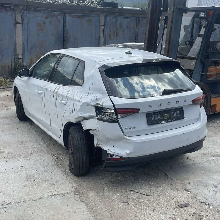 Skoda Fabia колата е на части