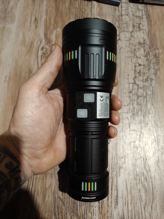 Дълекобоен, мощен, LED фенер,метален, тип лазерен!