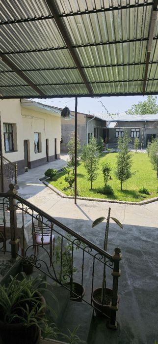 Hovli 8 xona 2 ta oshxona 2 ta padval 2 sanuzel