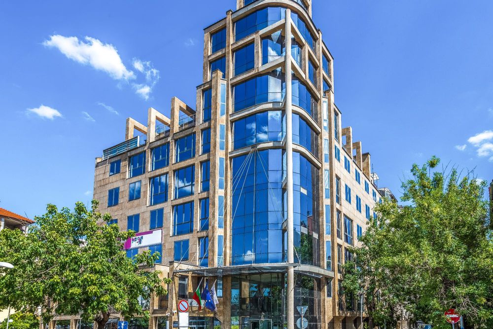 Самостоятелно офис пространство за 3-4 души в Regus City West