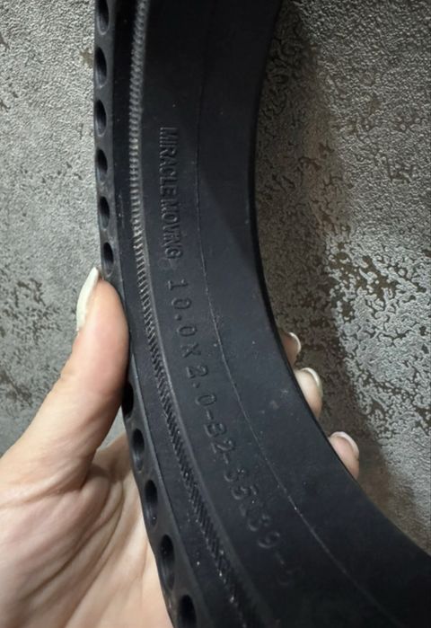 Anvelopă plină pentru trotinetă electrică