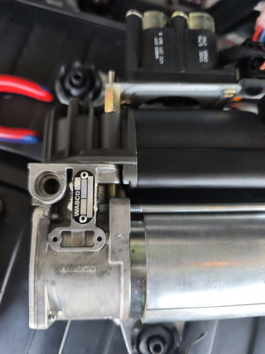 Компресор за въздушно окачване на е53 e39 7 серия