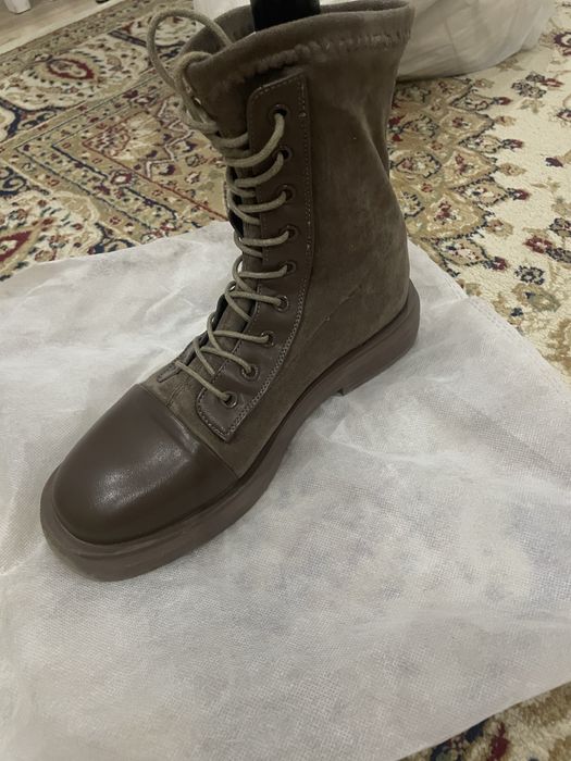 Продаются женские ботинки 38 размера