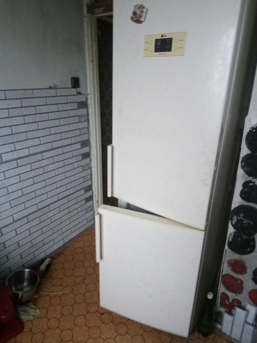 Продам холодильник LG