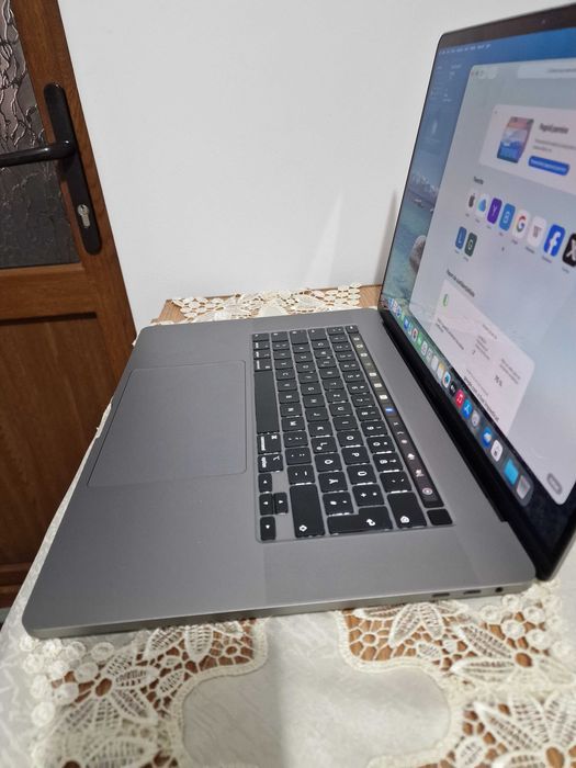 Laptop Apple Macbook Pro 16 inch , I7 , 2019 16Gb Ram 500 GB SSD .